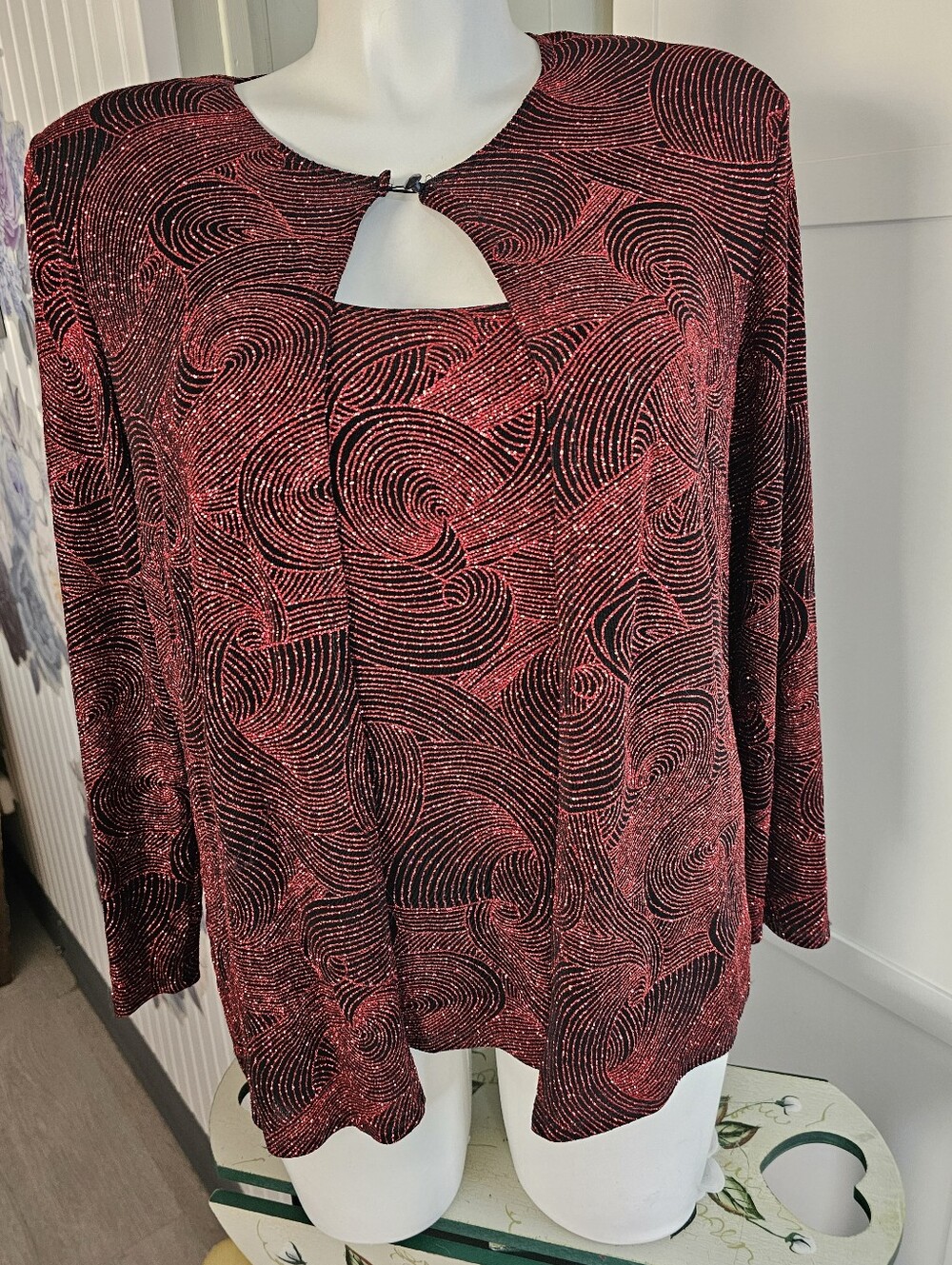 Dressbarn Woman 14/16 Red Black Metallic Sparkle Top Jacket 2 Piece Set